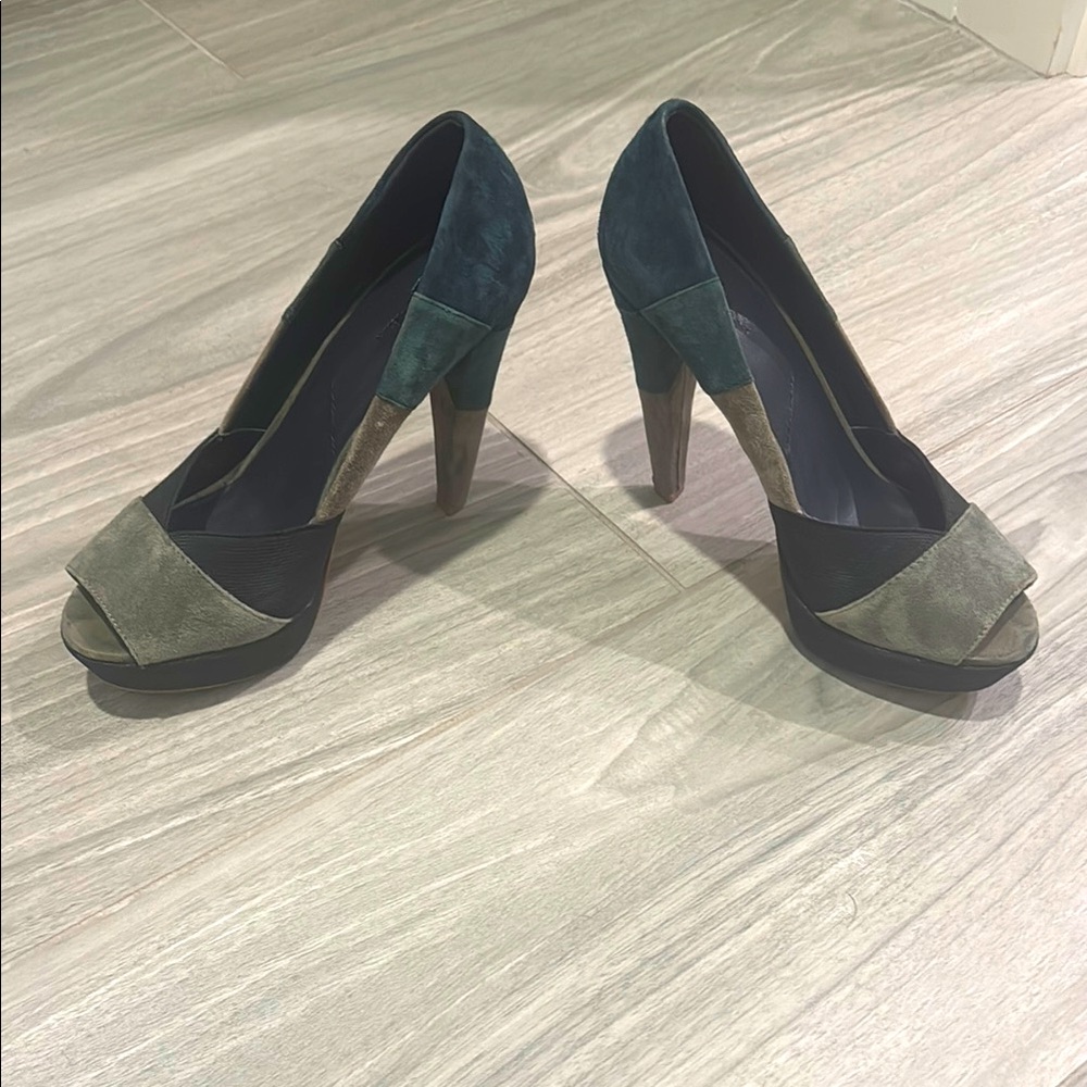 Vero Cuoio/ 7 For All Mankind suede heels, 8.5